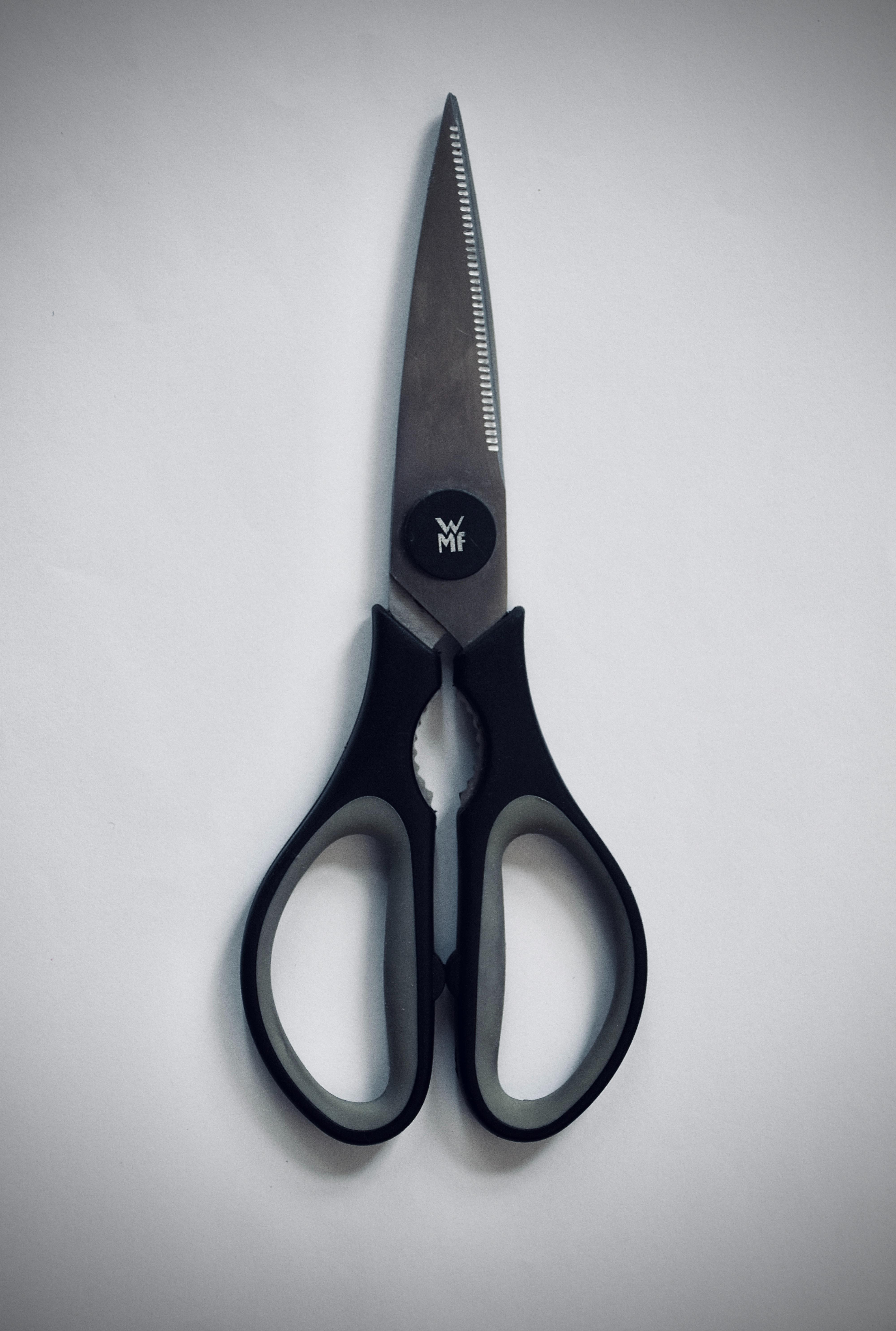 What Scissors Do Barbers Use in Australia?